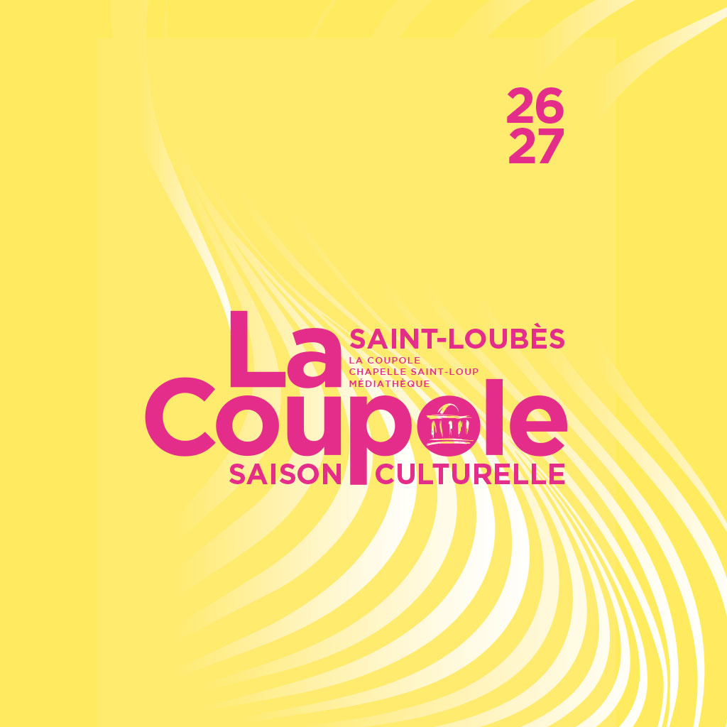 Rideau de velours et projecteurs